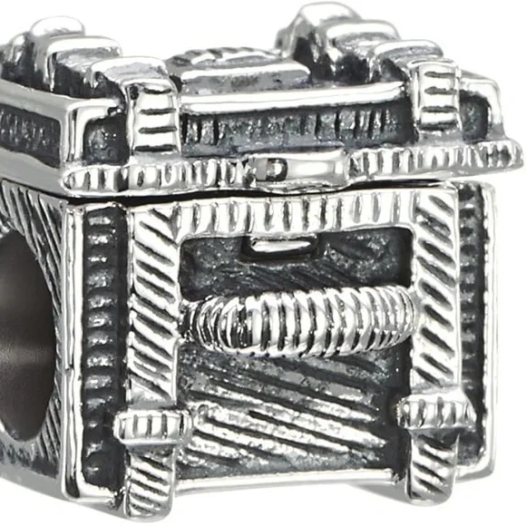 Chamilia Steamer Trunk - Picture 1 of 9